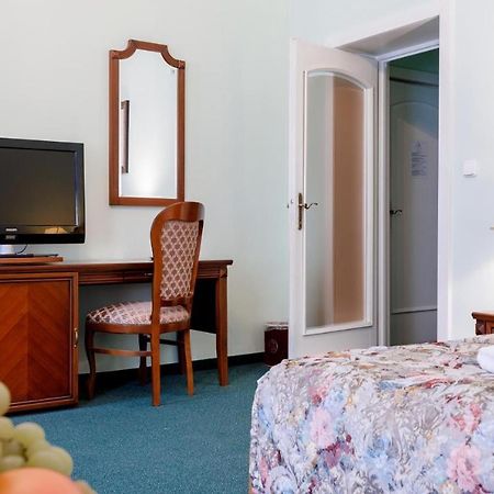 Hotel Ester Karlovy Vary Luaran gambar