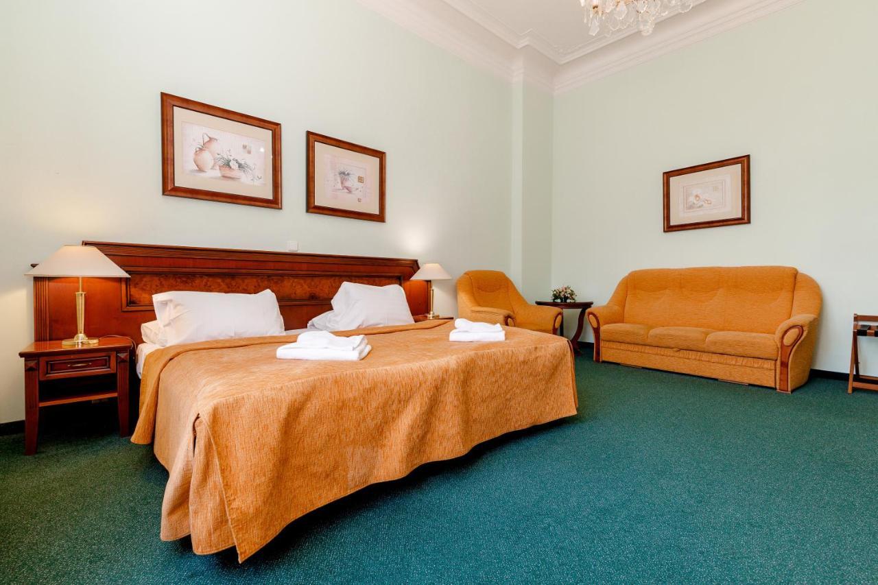 Hotel Ester Karlovy Vary Luaran gambar