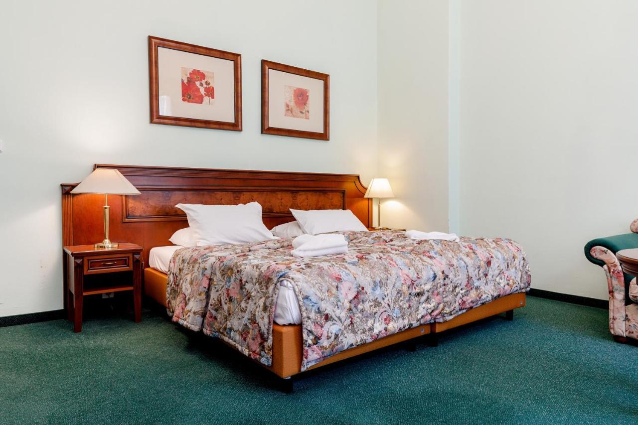 Hotel Ester Karlovy Vary Luaran gambar
