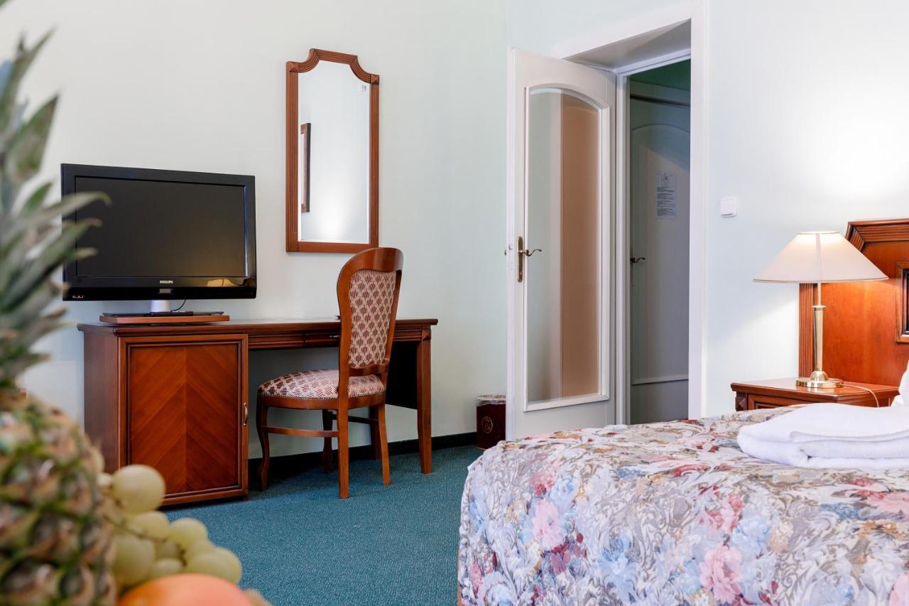 Hotel Ester Karlovy Vary Luaran gambar