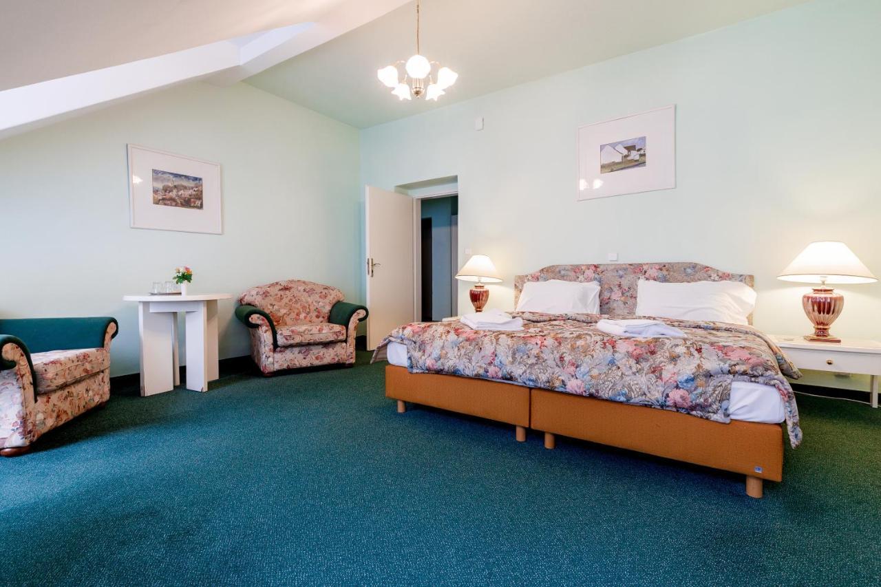Hotel Ester Karlovy Vary Luaran gambar