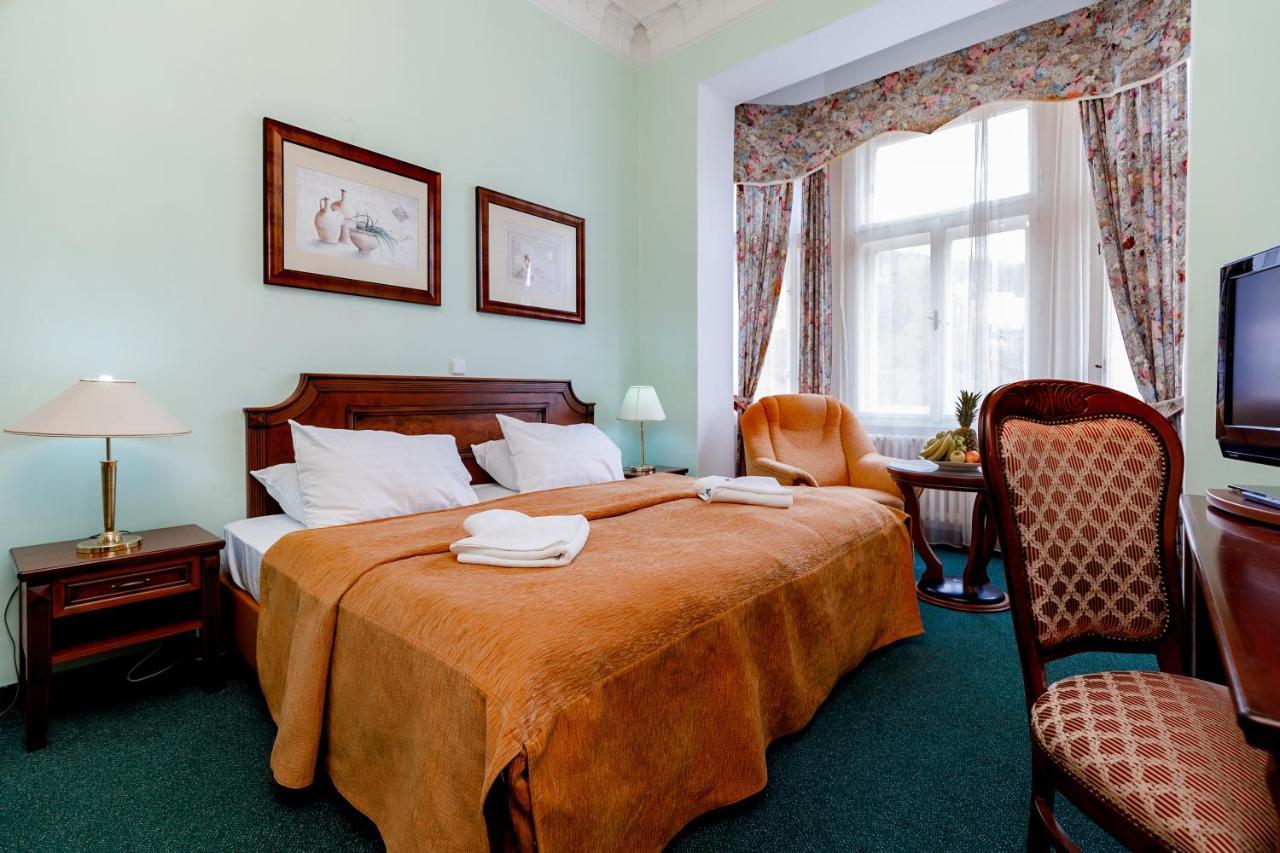 Hotel Ester Karlovy Vary Luaran gambar