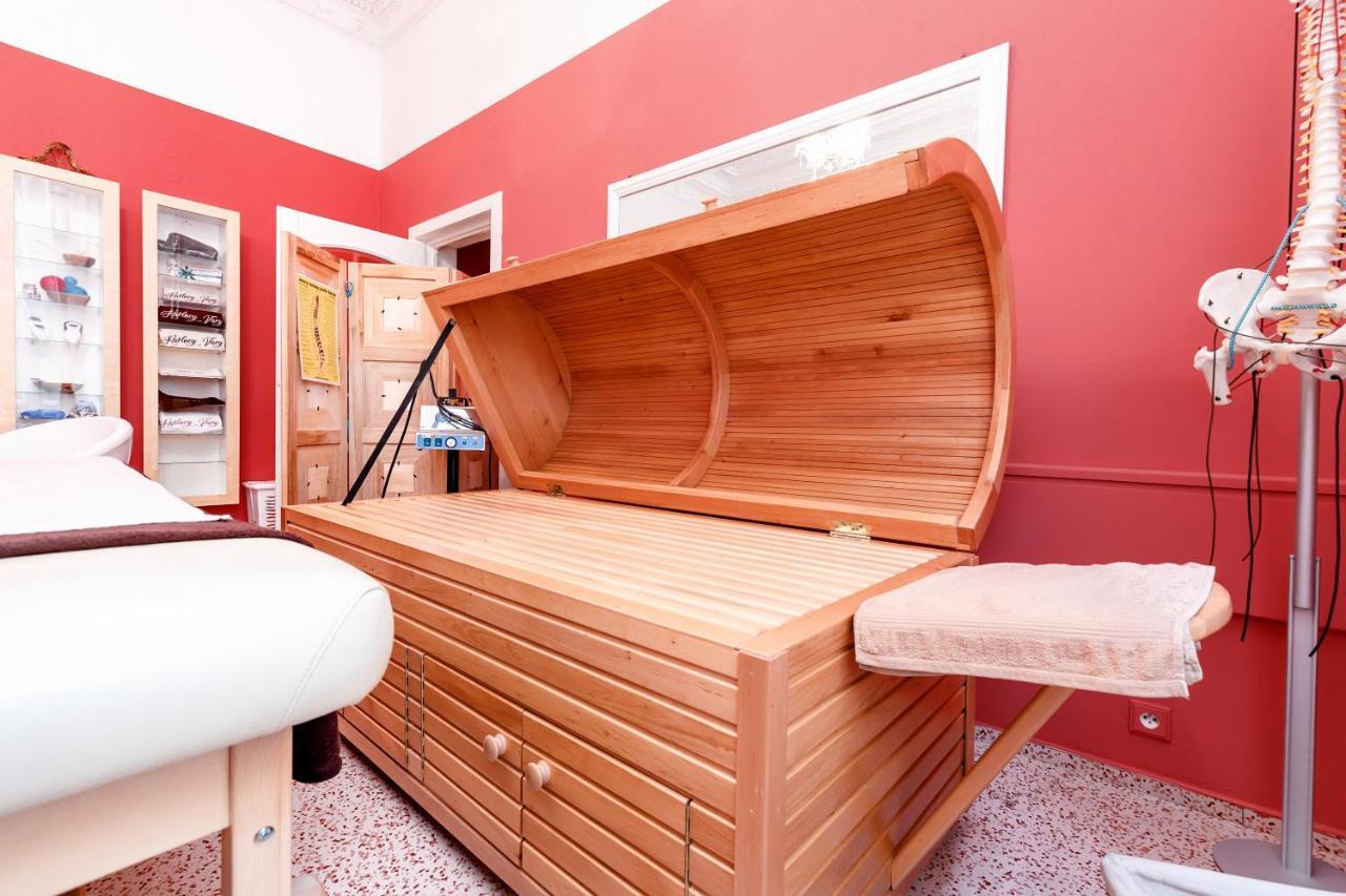 Hotel Ester Karlovy Vary Luaran gambar